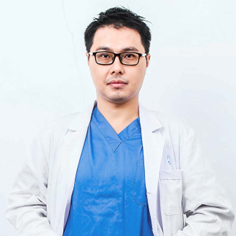 植牙顧問 何彥德 醫師